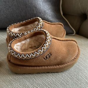 Viral UGG Tasman II slipper - Toddler size 8